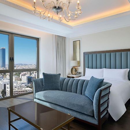 The Ritz-Carlton, Amman Hotel Buitenkant foto A bedroom at the Four Seasons Hotel