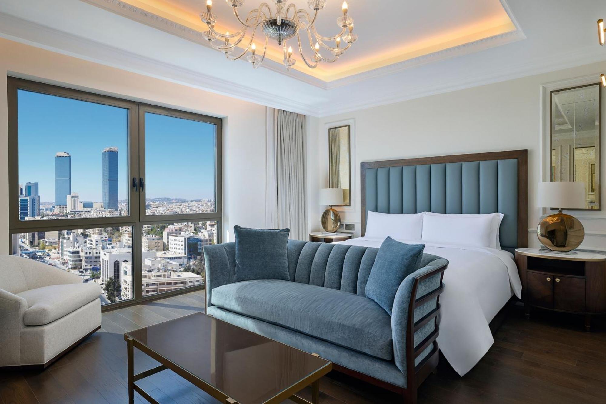 The Ritz-Carlton, Amman Hotel Buitenkant foto A bedroom at the Four Seasons Hotel
