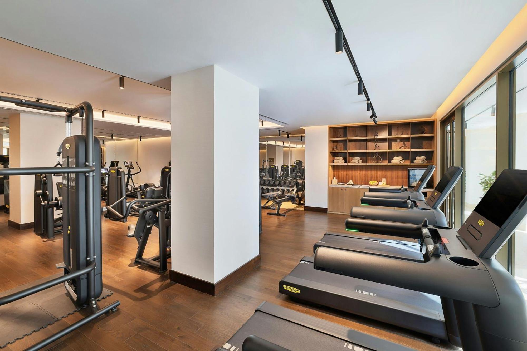 The Ritz-Carlton, Amman Hotel Buitenkant foto The gym at the hotel