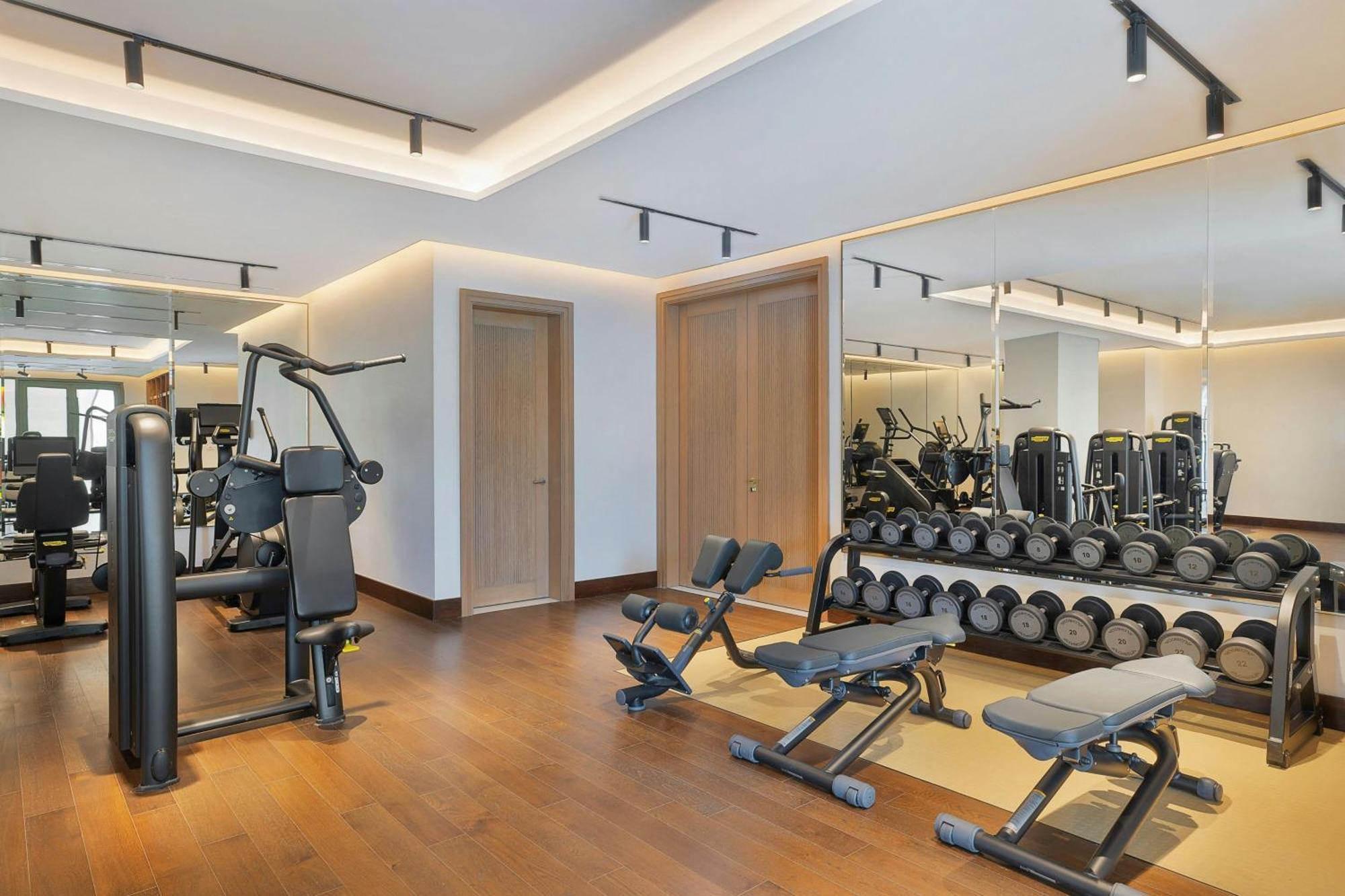 The Ritz-Carlton, Amman Hotel Buitenkant foto The gym at the hotel