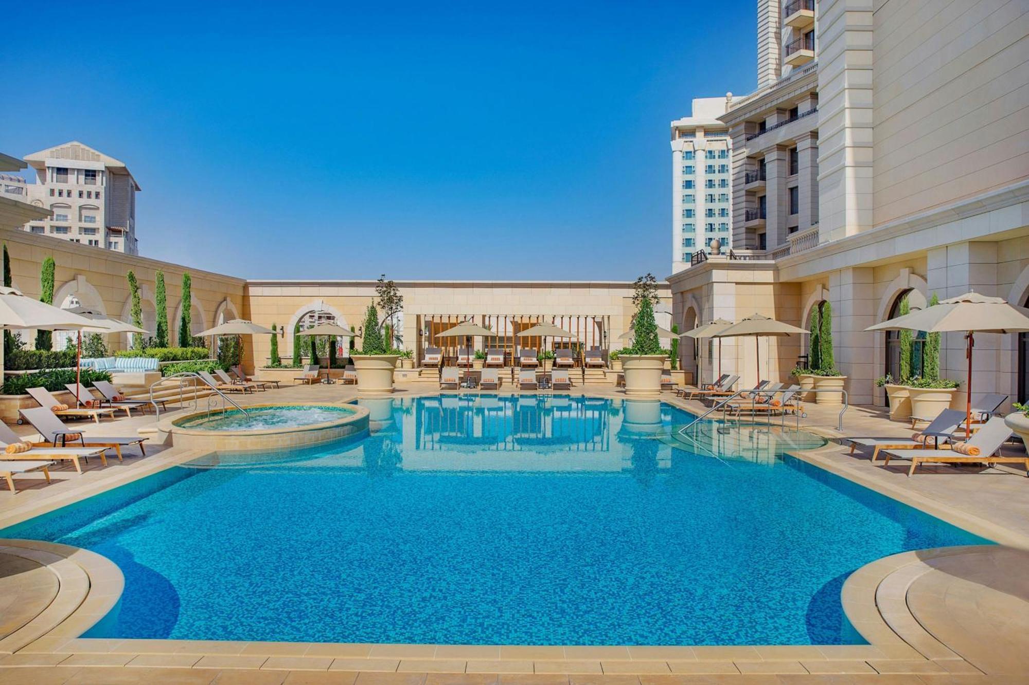 The Ritz-Carlton, Amman Hotel Buitenkant foto The pool at the hotel