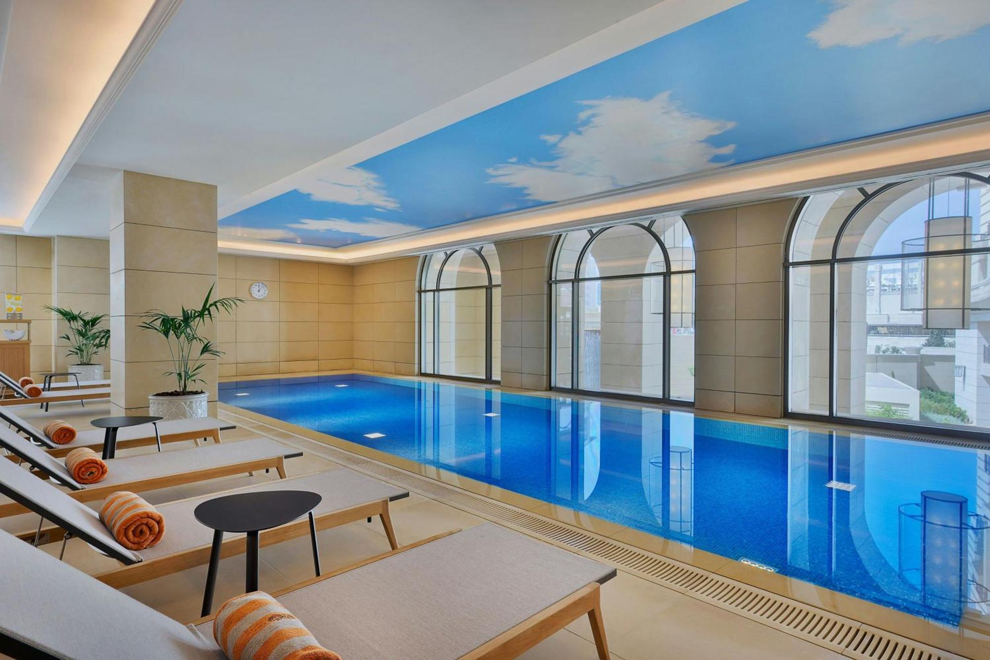 The Ritz-Carlton, Amman Hotel Buitenkant foto The pool at the hotel