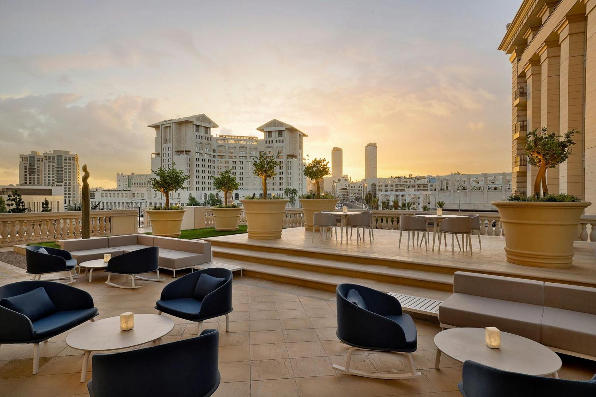 The Ritz-Carlton, Amman Hotel Buitenkant foto The Terrace at The Oberoi, Mumbai