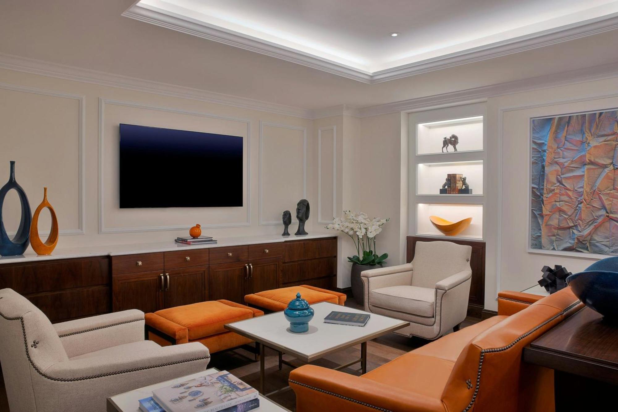 The Ritz-Carlton, Amman Hotel Buitenkant foto A living room with indirect lighting