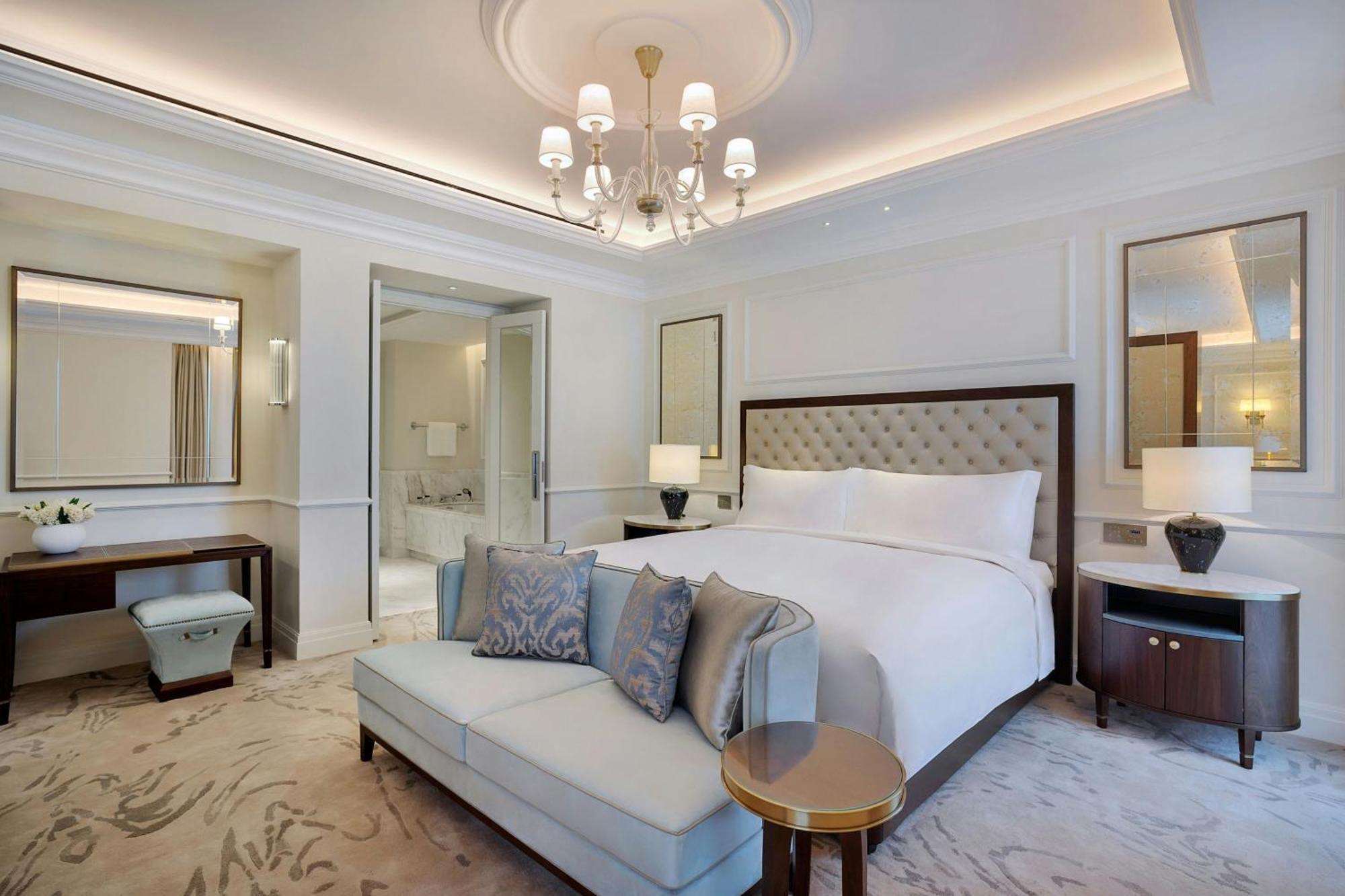 The Ritz-Carlton, Amman Hotel Buitenkant foto A bedroom at the hotel