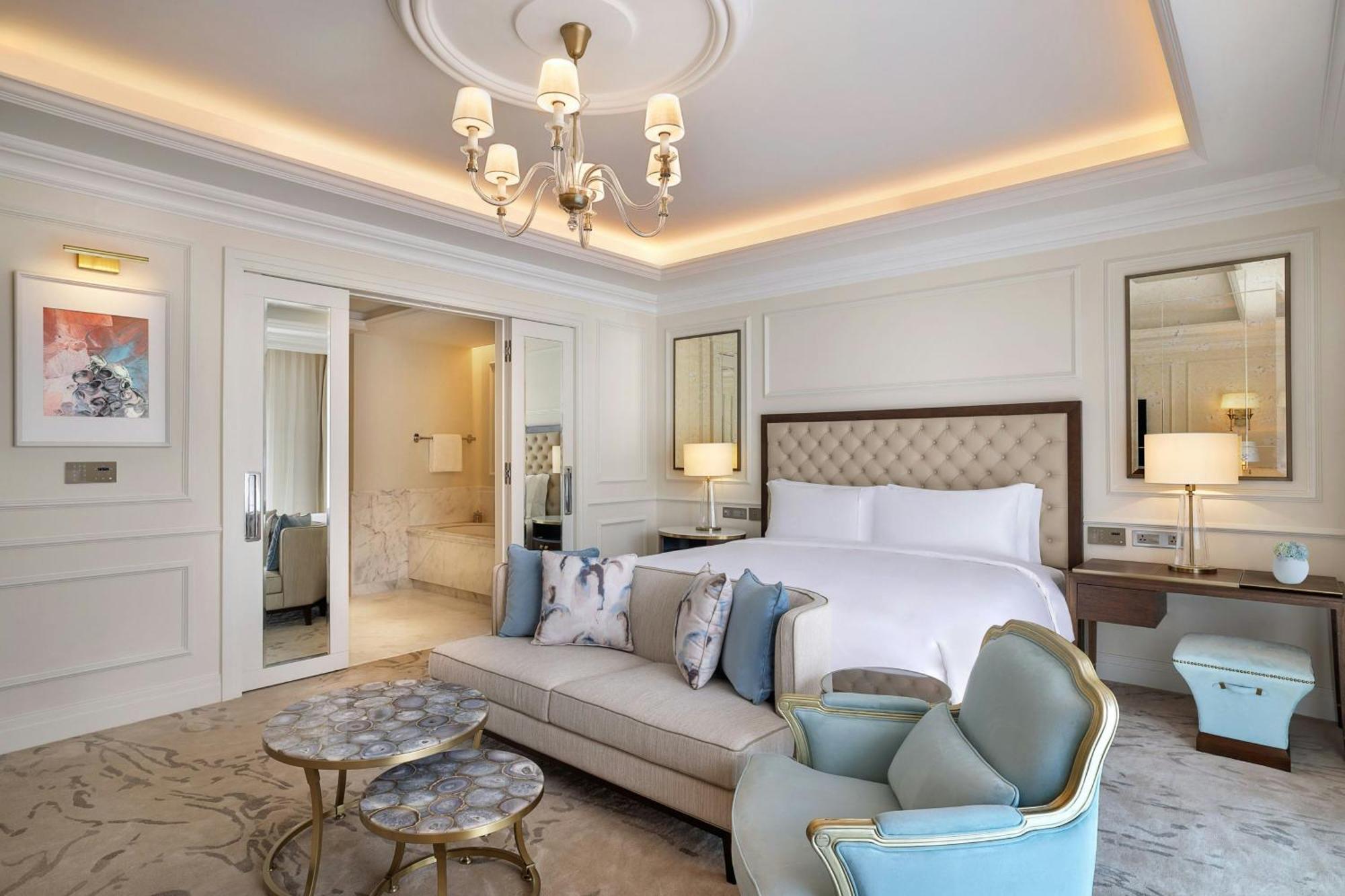 The Ritz-Carlton, Amman Hotel Buitenkant foto A bedroom at the hotel