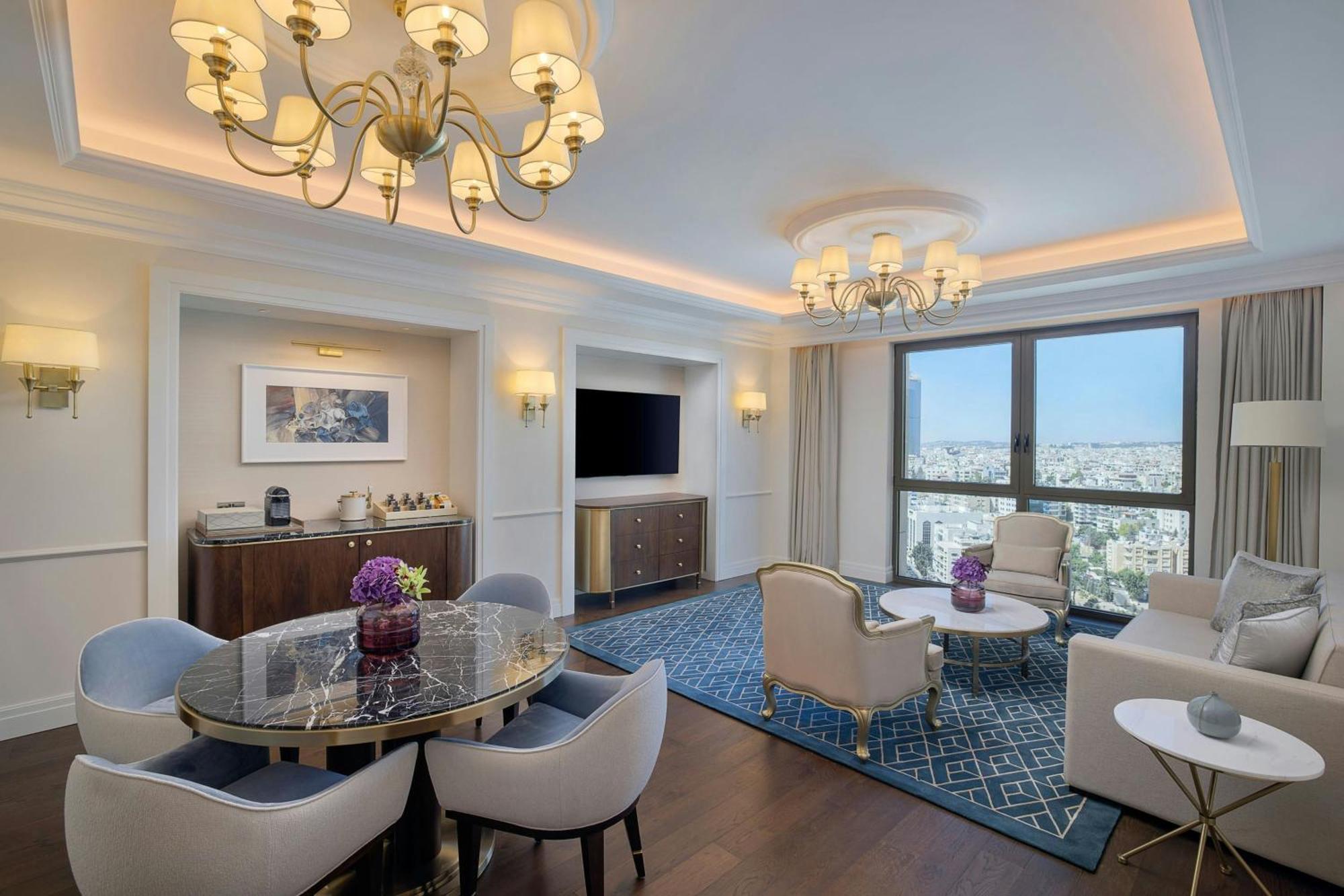 The Ritz-Carlton, Amman Hotel Buitenkant foto A suite at the hotel